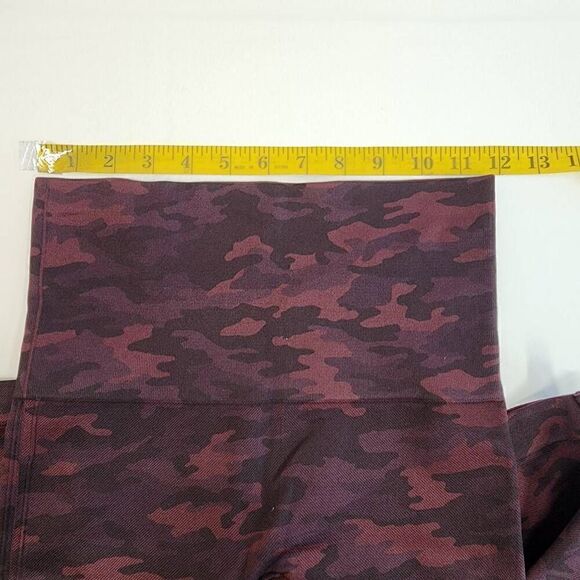 SPANX Size Medium Look at Me Now Red Camo Leggings O1 - Picture 4 of 6